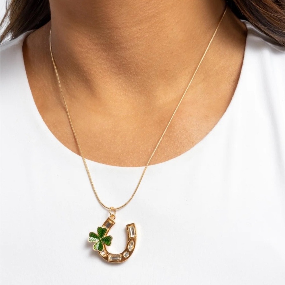 *NEW*  Paparazzi Gold Necklace with Green Clover Charm  “Lucky For Life”